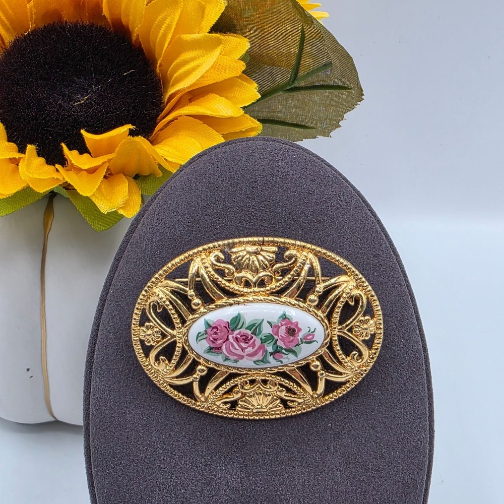 AVON Oval Filigree Brooch with‎ Pink Roses Enamel Center Gold Tone Vintage